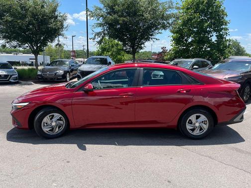 Ultimate Red 2024 Hyundai ELANTRA SE
