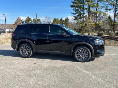 2025 Nissan Pathfinder SL FWD