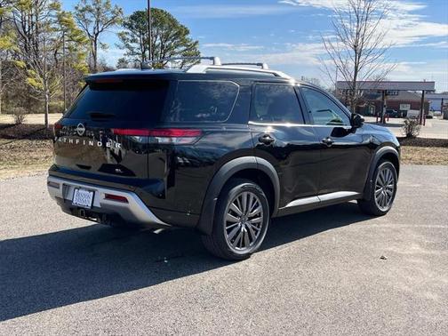 2025 Nissan Pathfinder SL FWD