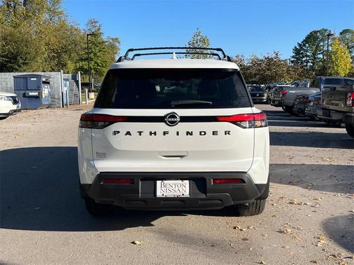 2025 Nissan Pathfinder SV FWD