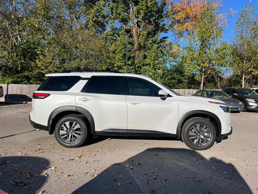 2025 Nissan Pathfinder SV FWD