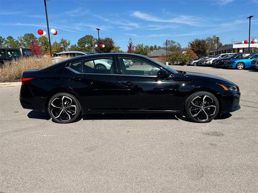2023 Nissan Altima SR FWD
