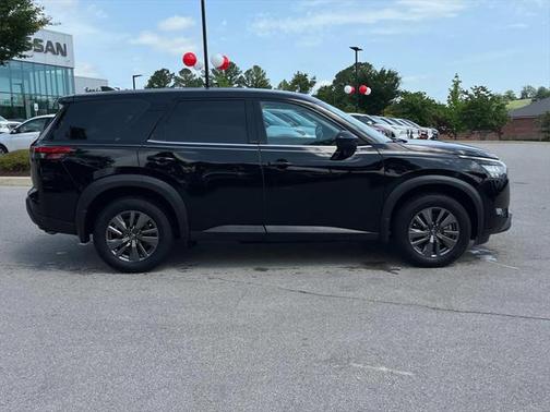 2023 Nissan Pathfinder S 4WD