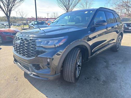 Black Metallic 2025 Ford Explorer ST-Line