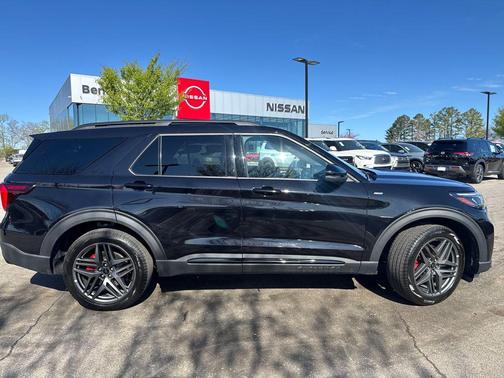 Black Metallic 2025 Ford Explorer ST-Line
