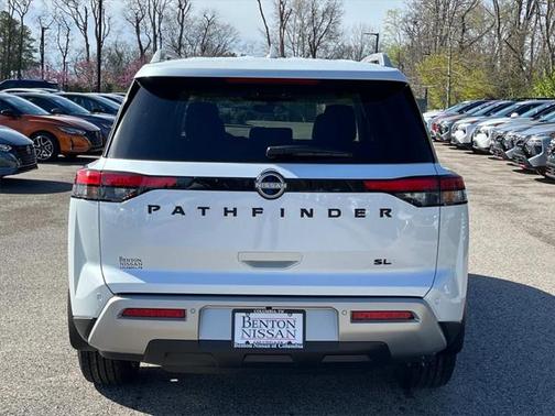 2025 Nissan Pathfinder SL FWD