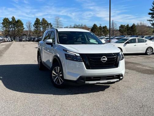 2025 Nissan Pathfinder SL FWD