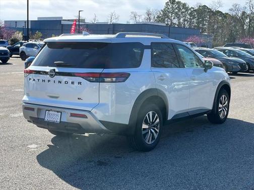 2025 Nissan Pathfinder SL FWD