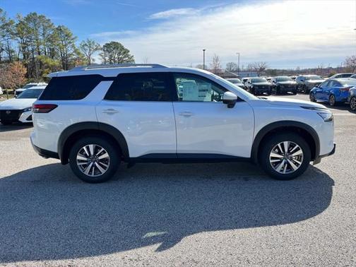2025 Nissan Pathfinder SL FWD