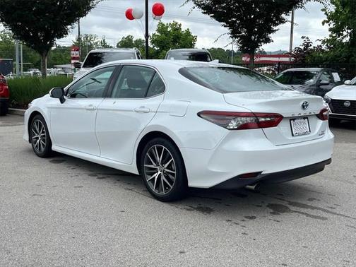 2022 Toyota Camry Hybrid XLE
