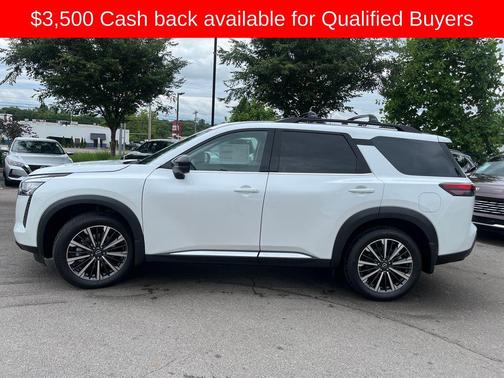 Everest White Pearl Tricoat 2026 Nissan Pathfinder Platinum