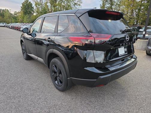 Super Black 2027 Nissan Rogue SV