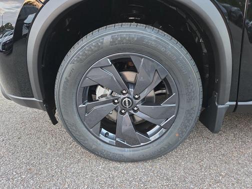 Super Black 2027 Nissan Rogue SV