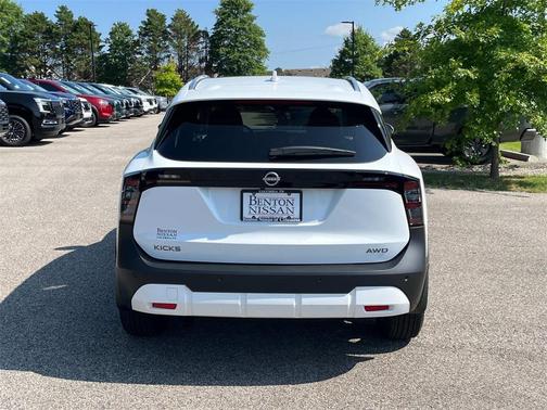 2025 Nissan Kicks SV