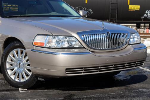 2003 Lincoln Town Car Executive