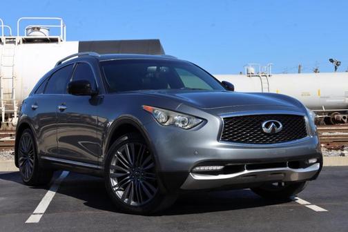 2017 INFINITI QX70 Base