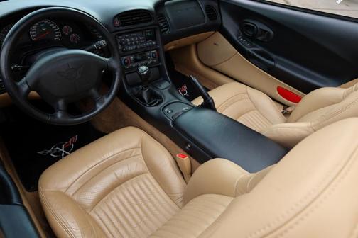 2004 Chevrolet Corvette Base