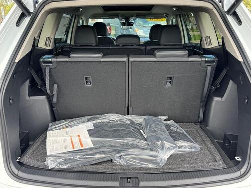 White 2026 Volkswagen Atlas 2.0T SE w/Technology 4MOTION