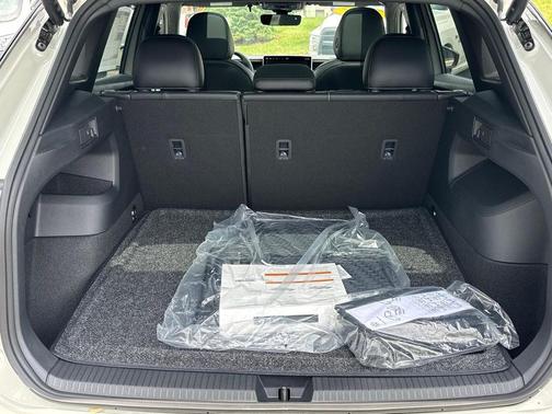 Sandstone 2026 Volkswagen Tiguan 2.0T SE R-Line Black 4MOTION