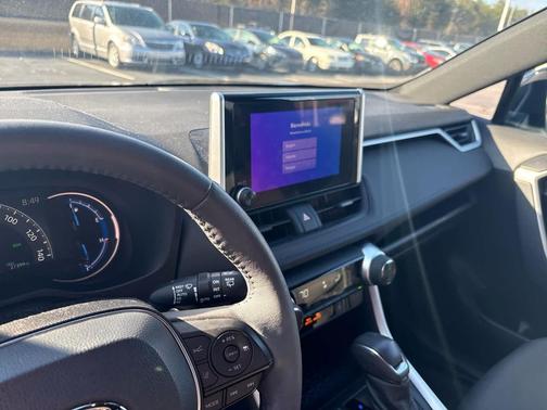 2023 Toyota RAV4 Hybrid SE