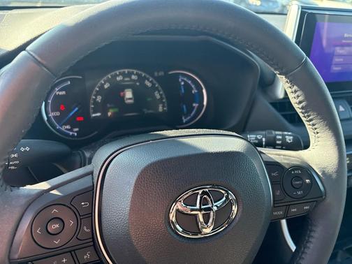 2023 Toyota RAV4 Hybrid SE