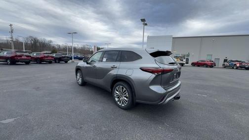 2026 Toyota Highlander Hybrid Platinum