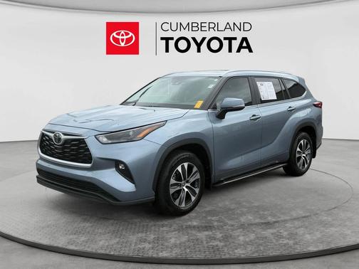 Moon Dust 2023 Toyota Highlander XLE