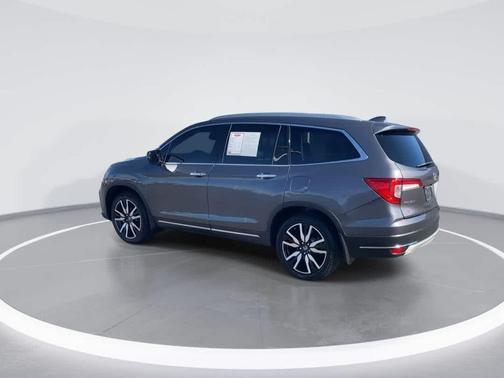 2022 Honda Pilot Touring 8-Passenger