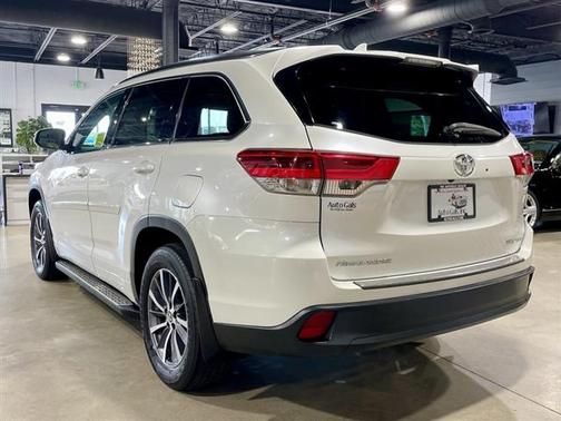 2017 Toyota Highlander SE