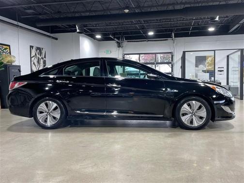 2015 Hyundai SONATA Hybrid Limited