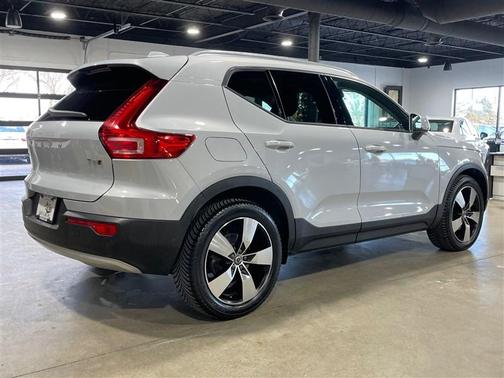 2021 Volvo XC40 T5 Momentum
