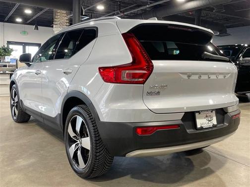 2021 Volvo XC40 T5 Momentum