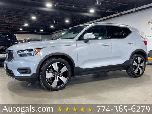 2021 Volvo XC40 T5 Momentum
