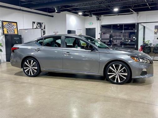 2022 Nissan Altima SR FWD