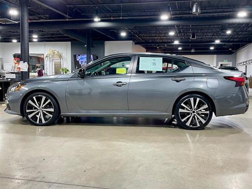 2022 Nissan Altima SR FWD