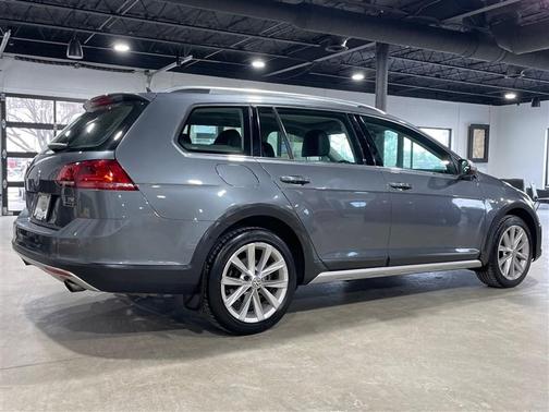 2017 Volkswagen Golf Alltrack TSI S