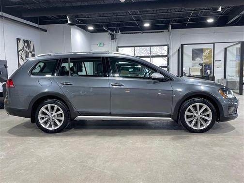 2017 Volkswagen Golf Alltrack TSI S