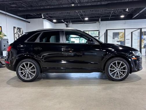 BLACK 2018 Audi Q3 2.0T Premium