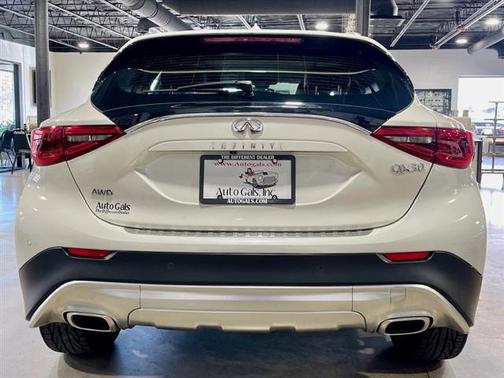 2017 INFINITI QX30 Premium