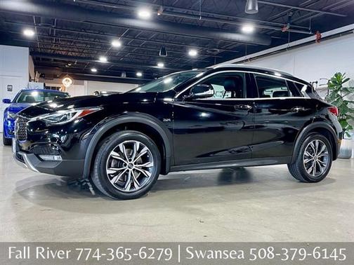 2017 INFINITI QX30 Premium