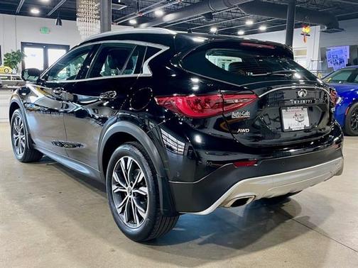 2017 INFINITI QX30 Premium
