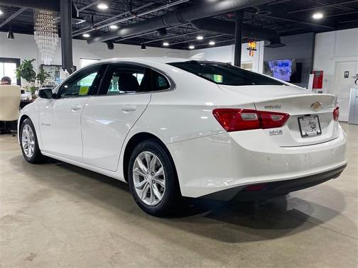 Mosaic Black Metallic 2024 Chevrolet Malibu FWD 1LT
