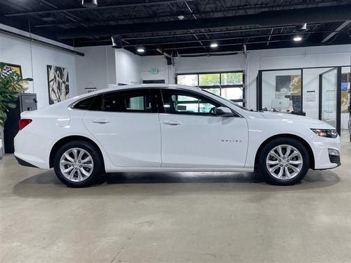 Mosaic Black Metallic 2024 Chevrolet Malibu FWD 1LT