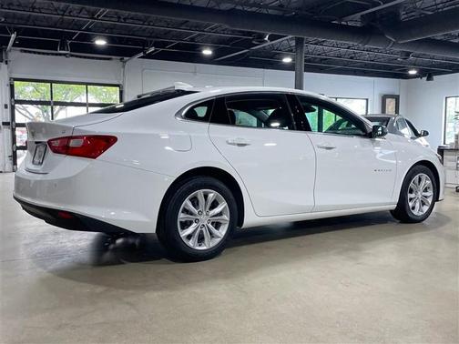 Mosaic Black Metallic 2024 Chevrolet Malibu FWD 1LT