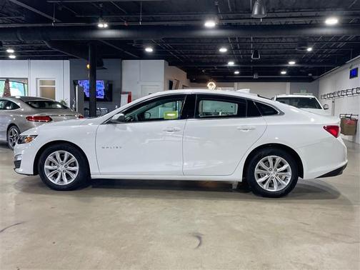 Mosaic Black Metallic 2024 Chevrolet Malibu FWD 1LT