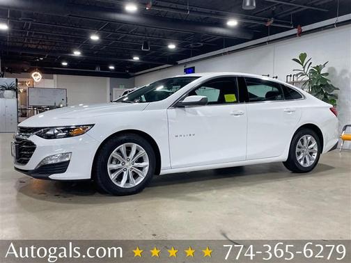 Mosaic Black Metallic 2024 Chevrolet Malibu FWD 1LT