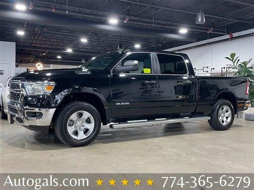 Diamond Black Crystal Pearlcoat 2023 RAM 1500 Big Horn/Lone Star
