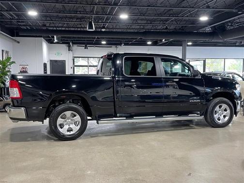 Diamond Black Crystal Pearlcoat 2023 RAM 1500 Big Horn/Lone Star