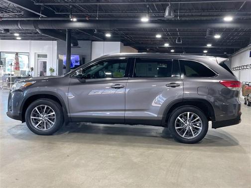 Predawn Gray Mica 2019 Toyota Highlander XLE