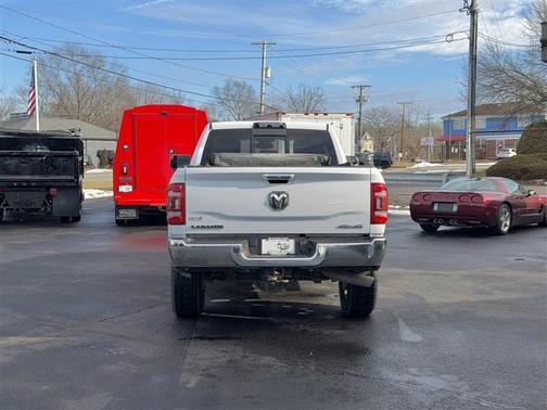 2019 RAM 2500 Laramie Crew Cab 4x4 6'4' Box